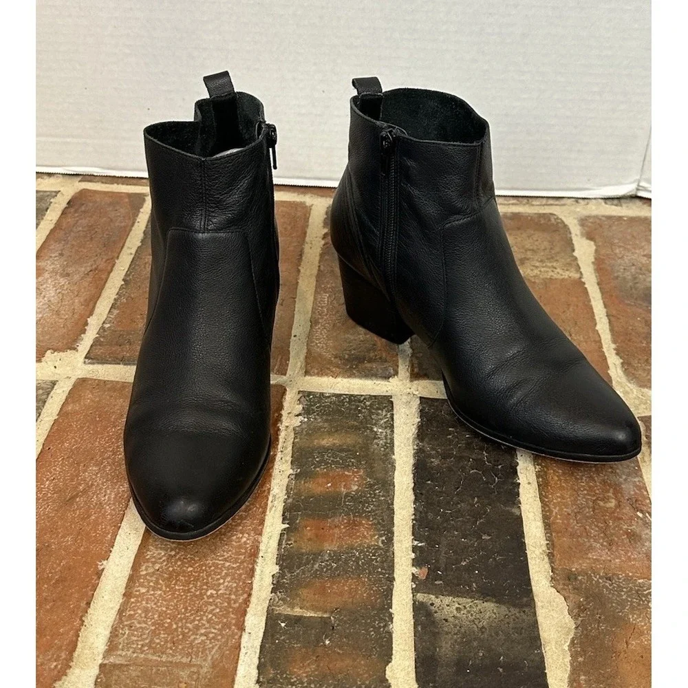 Vintage Crown Black Leather Ankle Boots Zip Up Pointy Toe Shoes Women's 8.5